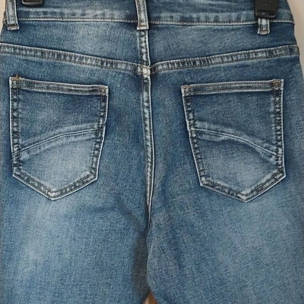 Super Cute Floral Flare Jeans. Size 4 - Picture 8 of 13